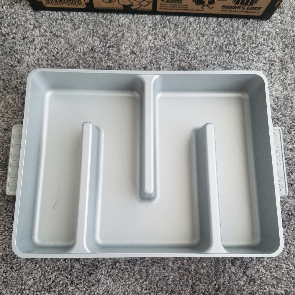 Baker's Edge Brownie 9x12x 2 pan preowned